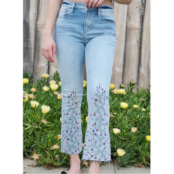 DRIFTWOOD Denim - Driftwood Roxy Jeans Crop Flare Floral Embroidery Raw Hem Cut Off Denim 26